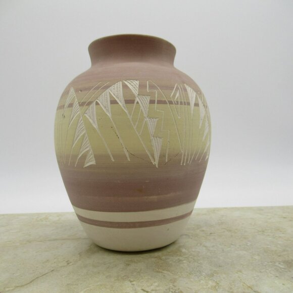Navajo Mesa Verde Pottery Vase Signed M Jones 5.5" Neutral Brown Beige NAV USA - Picture 4 of 14